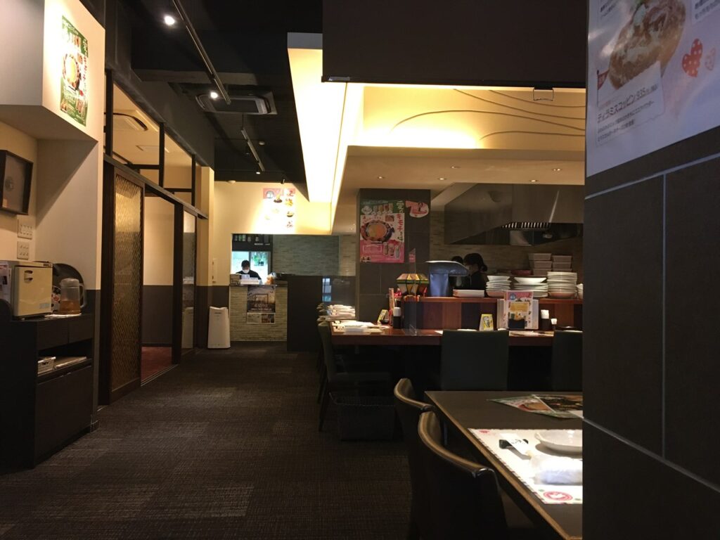 わらいや　店内