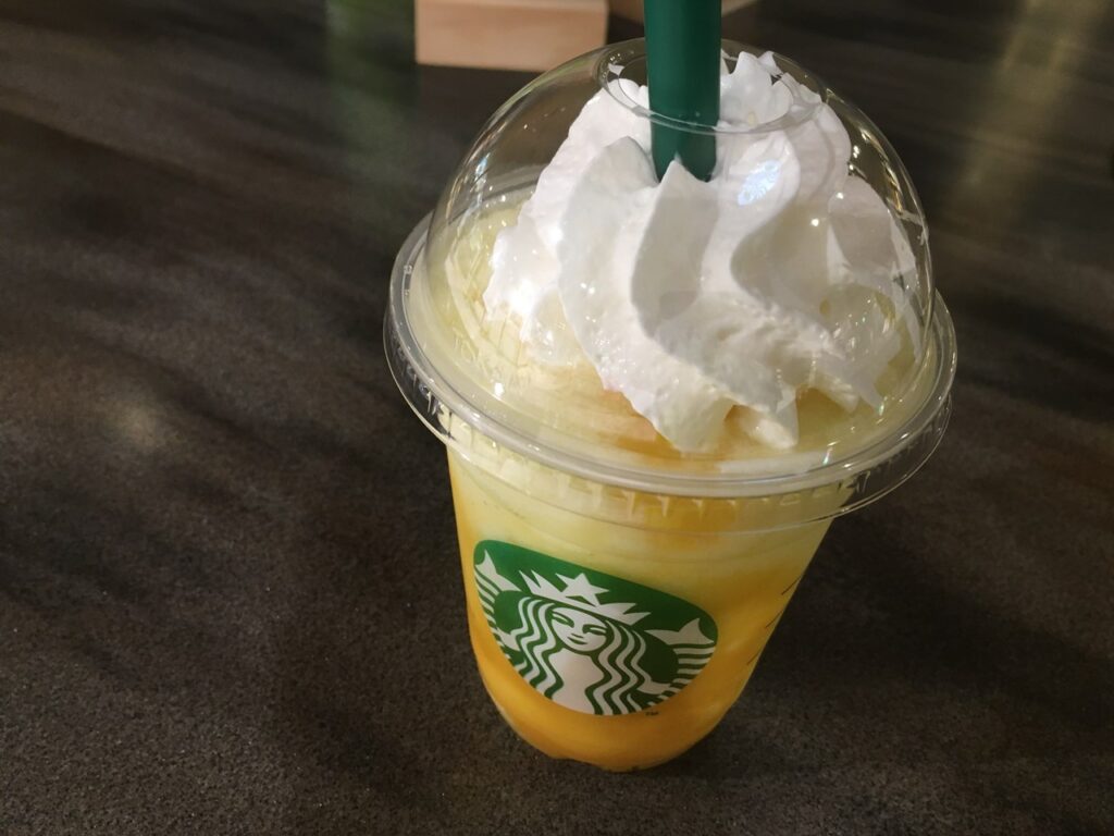 GO パイナップル フラペチーノ