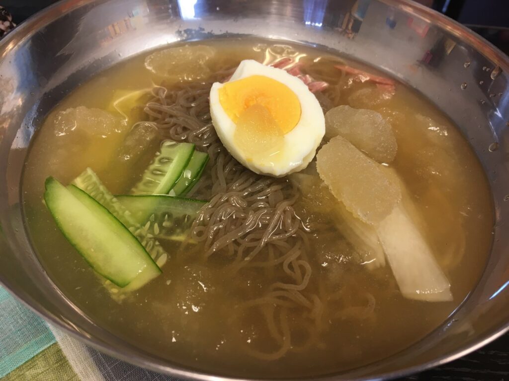 韓国人家庭料理　そよんキッチン (冷麺)