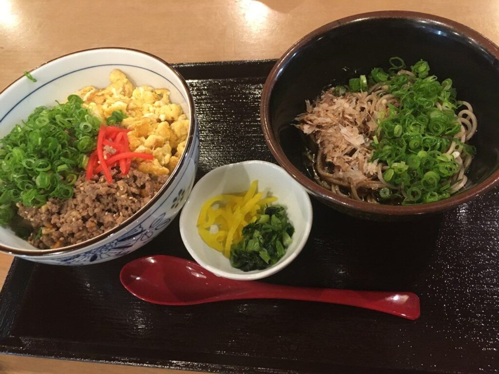 味加味(そぼろ丼定食ランチ)