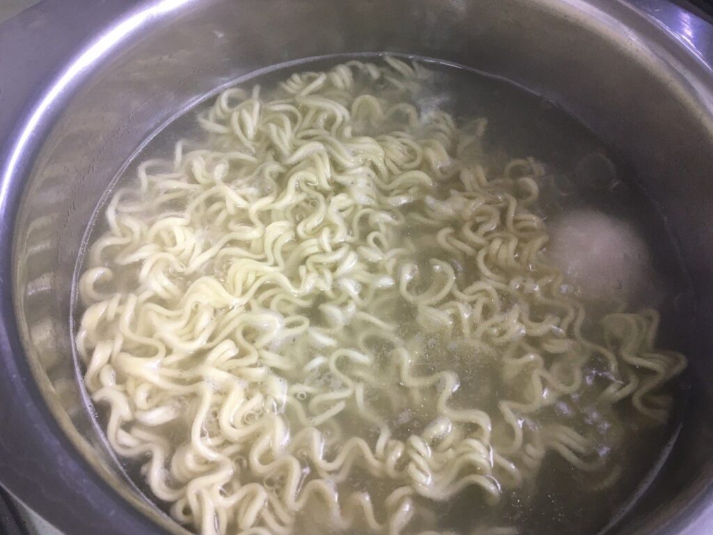 ヤクルト　麺許皆伝(しお味)