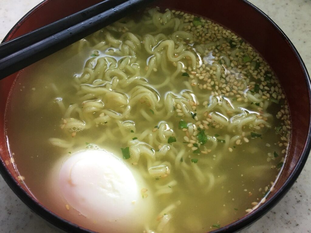 ヤクルト　麺許皆伝(しお味)