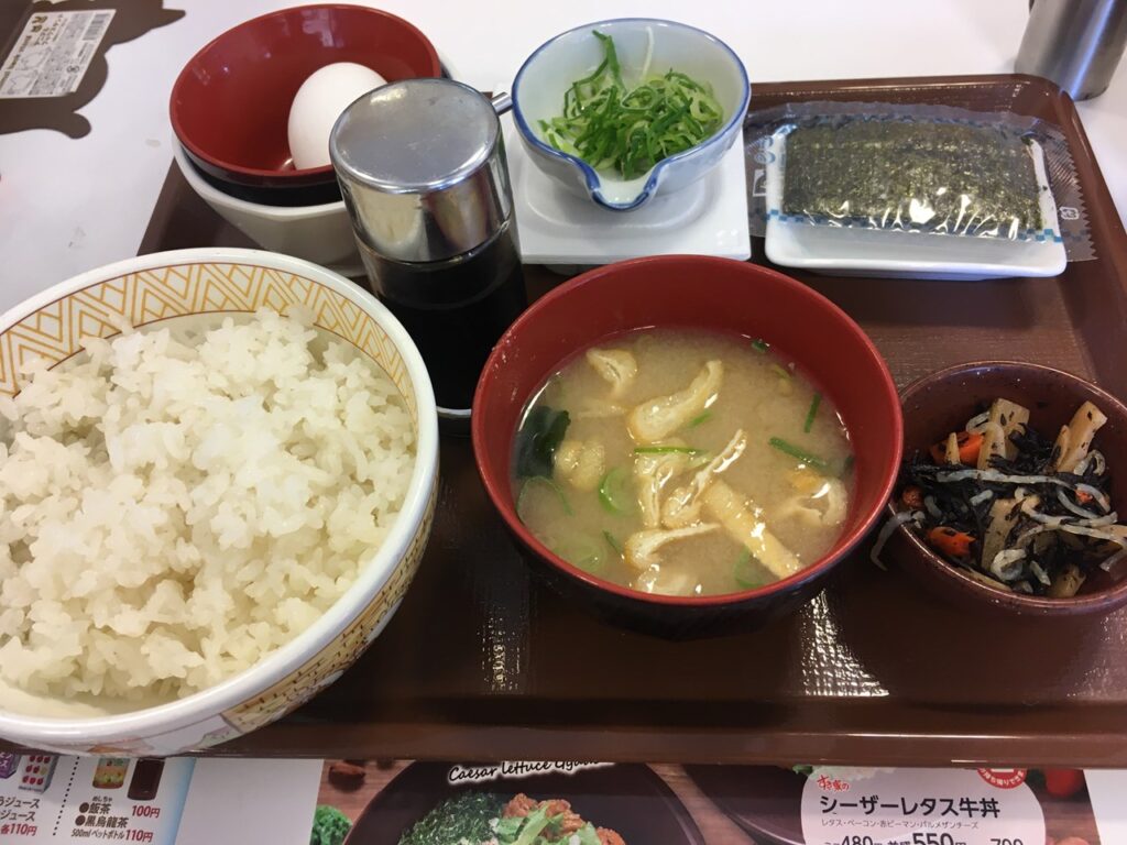 すき家 神戸キャンパススクエア店(納豆たまかけ朝食)