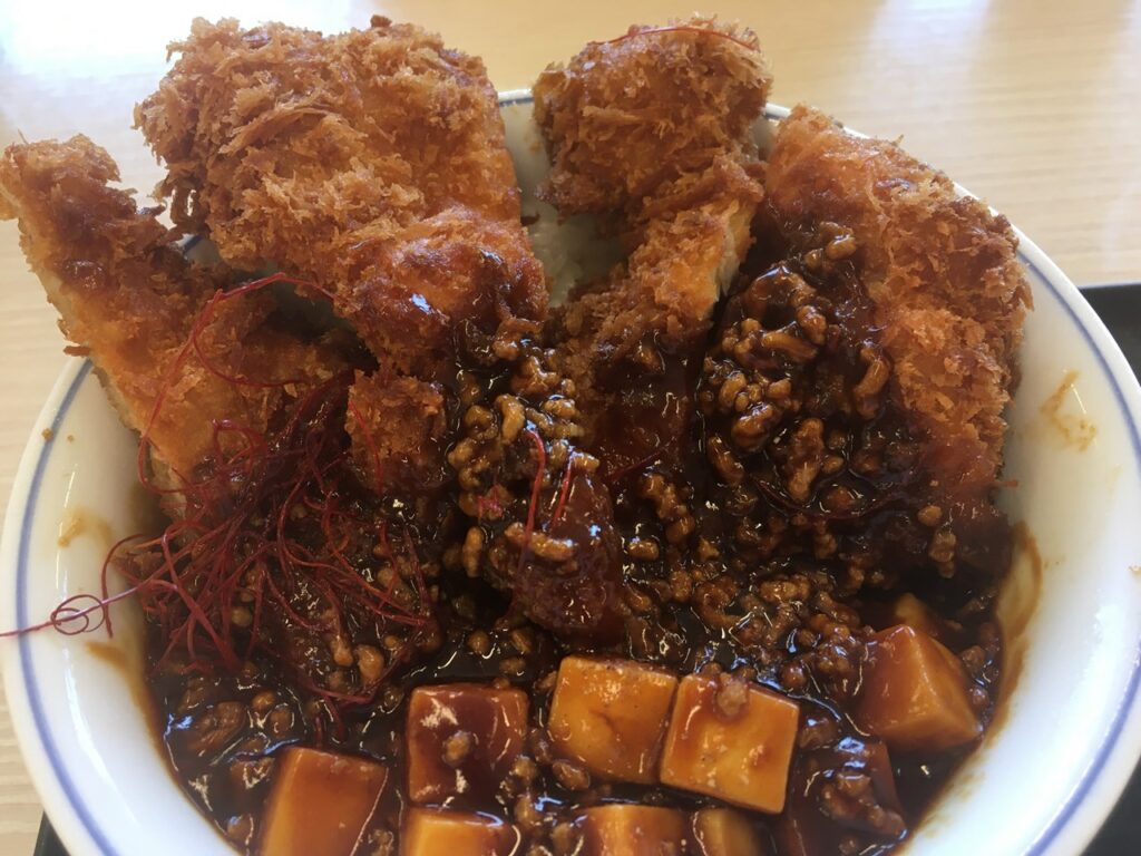 麻婆チキンカツ丼