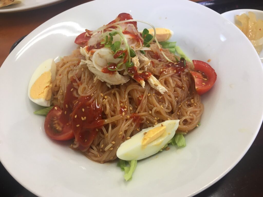 灯ごろ(ビビン麺と餃子)