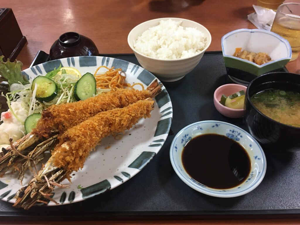 丸己　エビフライ定食