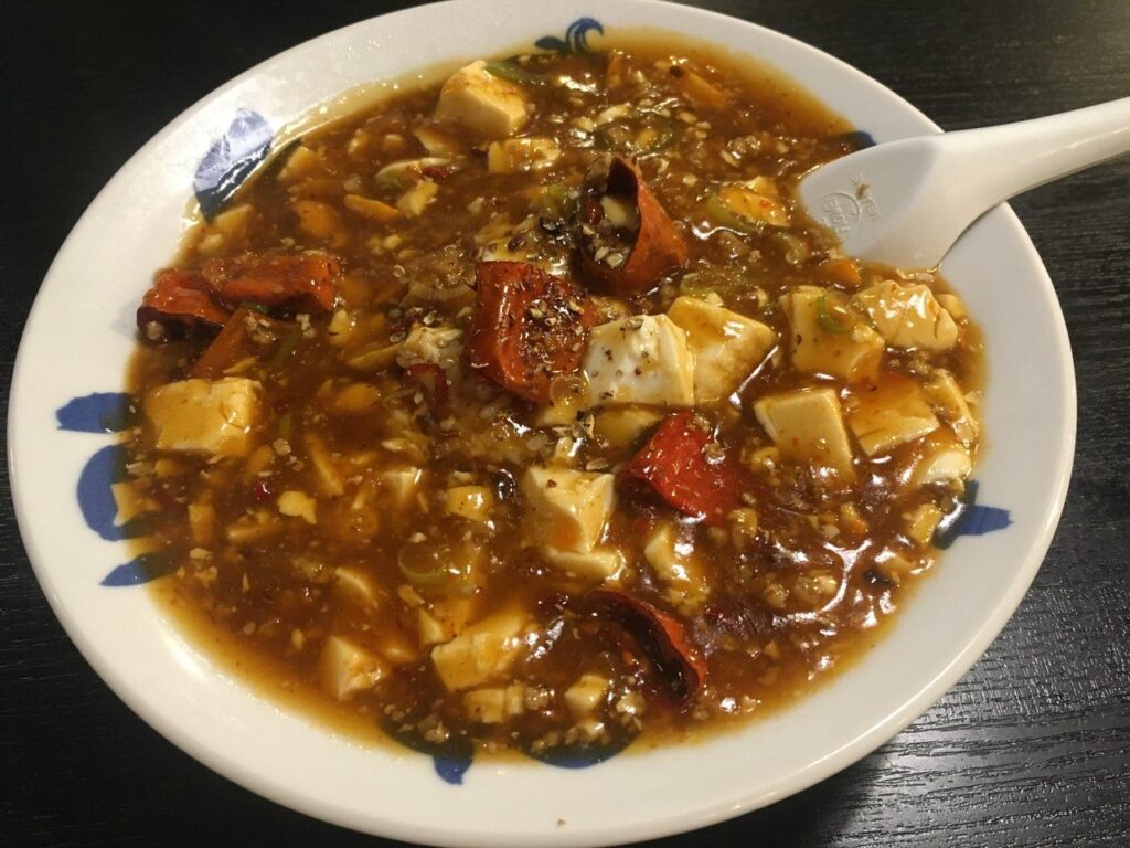 中華飯店てんじく 西明石店(唐辛子麻婆丼と小籠包子)